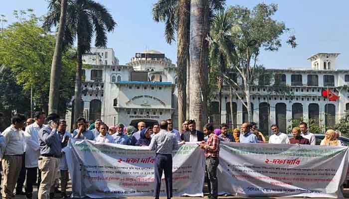 দাবি পূরণের আশ্বাসে চিকিৎসকদের কর্মবিরতি স্থগিত